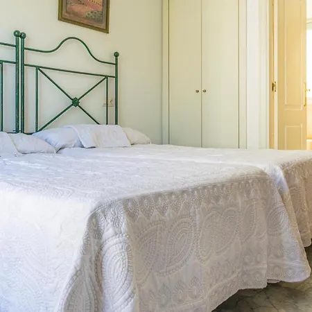Apartment Lovely In With Kitchenette Marbella